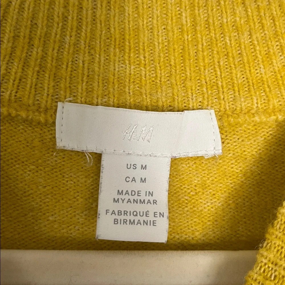 H&M Mustard Yellow Women's Turtleneck Sweater - Picture 2 of 4
